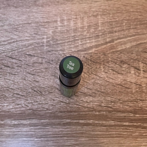 DōTERRA- Tea Tree Touch Essential Oil Roll On - Picture 5 of 7